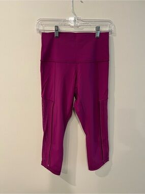 Lululemon Hot To Street Crop Leggings in  Regal Plum (Magenta) Size 6 Like New